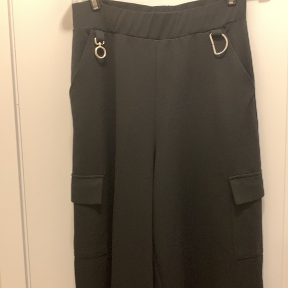 Black Forever21 Large wide leg pants - Picture 2 of 3